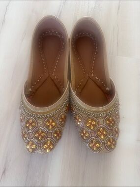 Embellished Gold/ Red Women’s Jutti - Traditional Slip-On Flat NWOT